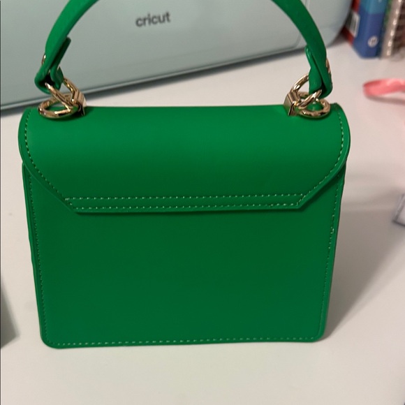 AKA an Elegant Green Handbag - Picture 3 of 6